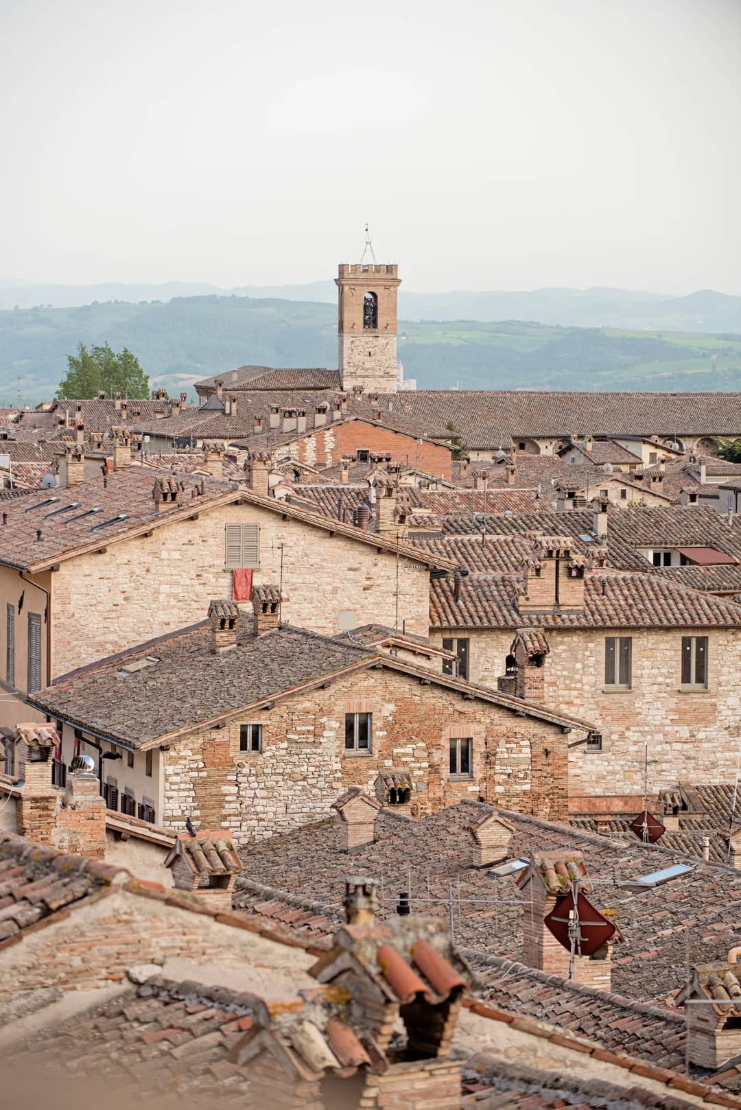 I tetti di una cittadina medievale in Umbria