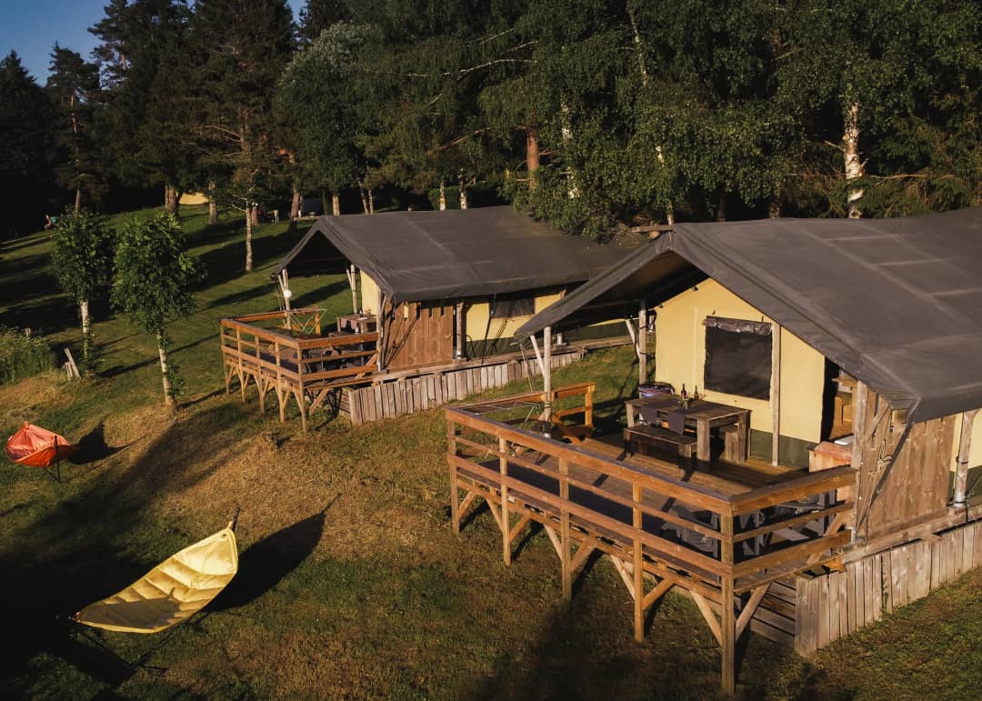 Due Base Lodge su palafitte con terrazza al tramonto a Les Sapins